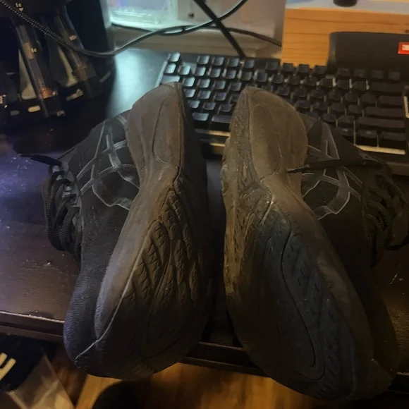 ASICS women’s Black Running Shoes - Picture 2 of 7